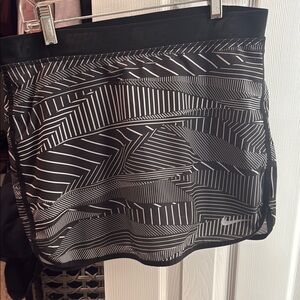 Nike Black and White Geometric Skort